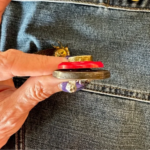 1 set of 2 fun fashion brooches / pins - Picture 4 of 6